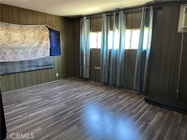 332 N LYON Avenue, Hemet CA: https://media.crmls.org/medias/6612f465-fe43-4cf0-b0fd-5b430a73a6b0.jpg