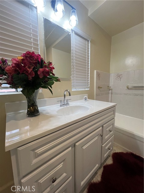 Detail Gallery Image 25 of 38 For 1933 S Corning St, Los Angeles,  CA 90034 - 2 Beds | 1 Baths