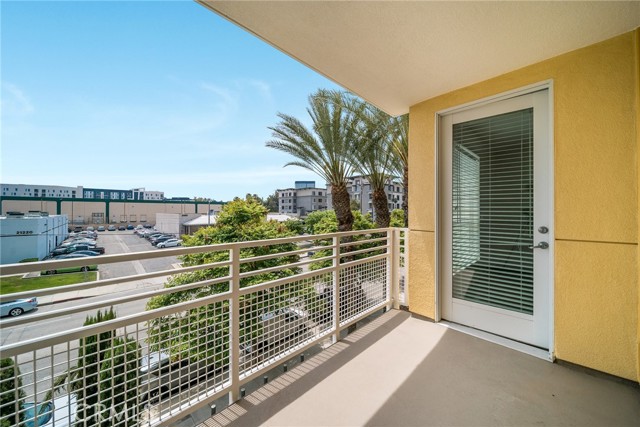 21301 Erwin Street, Woodland Hills CA: https://media.crmls.org/medias/6614db39-88a4-4fe4-9625-12d543ee1d55.jpg