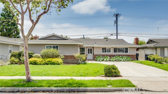 5272 Caliente Drive, Huntington Beach CA: https://media.crmls.org/medias/66160872-3a44-408c-a0d2-9aa2ec52fb60.jpg