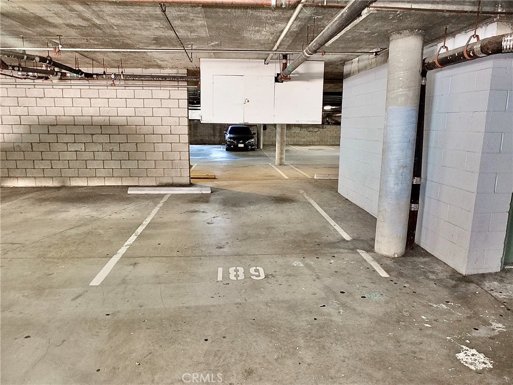 https://media.crmls.org/medias/66162bdd-156d-4444-8798-d56423853c4f.jpg?preset=X-Large
