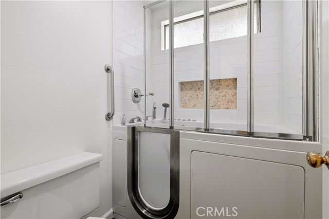 Detail Gallery Image 16 of 42 For 26824 Circle of the Oaks, Newhall,  CA 91321 - 2 Beds | 2 Baths