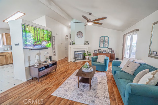 Detail Gallery Image 3 of 74 For 20164 Crestview Dr., Canyon Country,  CA 91351 - 3 Beds | 2 Baths