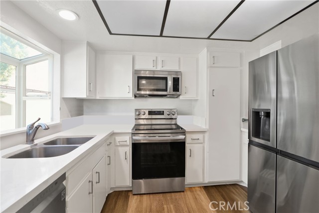 Detail Gallery Image 18 of 32 For 2000 W Palmyra Apt 29, Orange,  CA 92868 - 3 Beds | 2/1 Baths