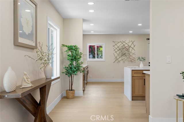 11091 Ranger Drive, Los Alamitos CA: https://media.crmls.org/medias/66176a6e-f9dd-4e7f-94b4-2a4995386fe3.jpg