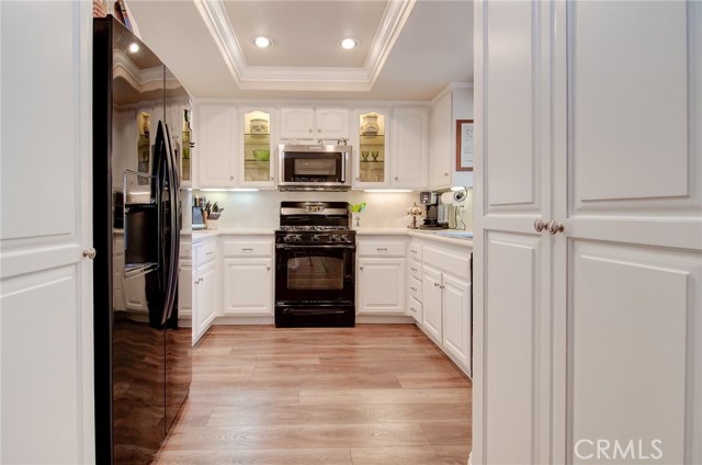 8646 Butte Circle, Huntington Beach CA: https://media.crmls.org/medias/66178342-fbb6-4329-8d46-daa7b09cb393.jpg