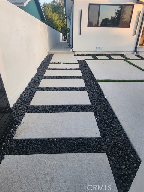 20522 Sherman Way, Winnetka CA: https://media.crmls.org/medias/66180207-f3e7-413a-b7cd-513fa085f1bf.jpg