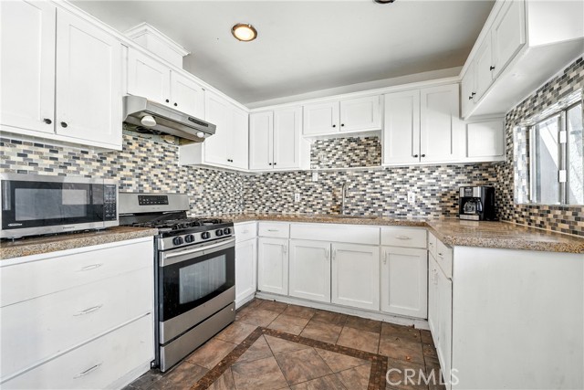 Detail Gallery Image 3 of 22 For 10333 Capistrano Ave, South Gate,  CA 90280 - 2 Beds | 2 Baths