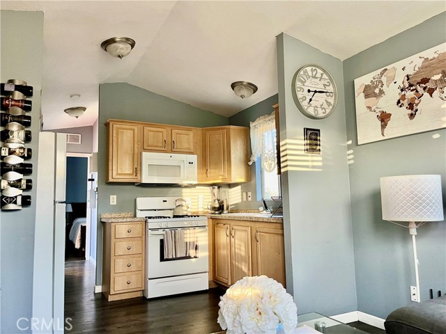 Detail Gallery Image 10 of 17 For 20315 Denker Ave #28,  Torrance,  CA 90501 - 1 Beds | 1 Baths