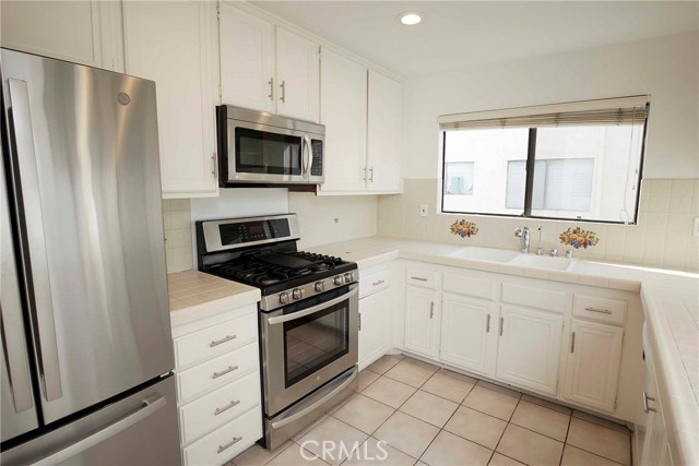 6121 Shoup Avenue, Woodland Hills CA: https://media.crmls.org/medias/661a3dd2-b90e-413a-a90f-65cab89fc868.jpg