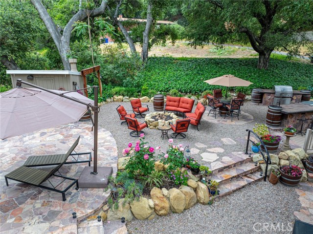 24208 Heritage Lane, Newhall CA: https://media.crmls.org/medias/661be2cd-58d3-4f39-aafd-066c5952bc58.jpg