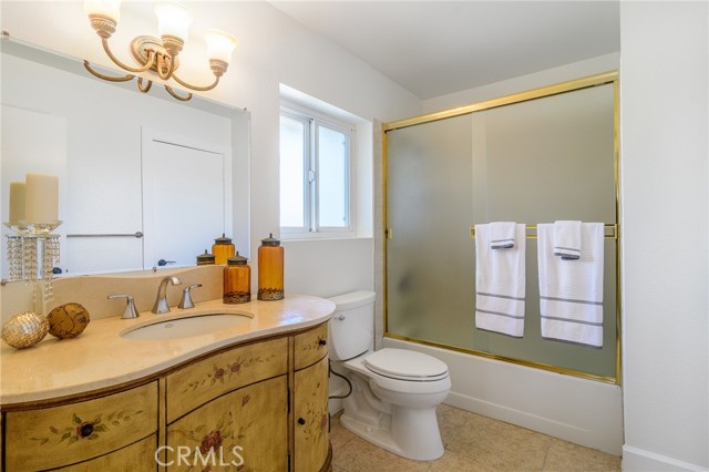 8042 Driftwood Drive, Huntington Beach CA: https://media.crmls.org/medias/661ca92e-3104-4b96-b664-92995a06d4bf.jpg