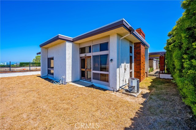 21 Beachcomber Drive, Corona del Mar CA: https://media.crmls.org/medias/661d1b3d-fd8d-496f-a638-2d4c4f7da9d9.jpg