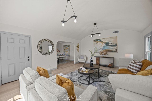 Detail Gallery Image 3 of 28 For 1520 S Olive Ave, Alhambra,  CA 91803 - 4 Beds | 3/1 Baths
