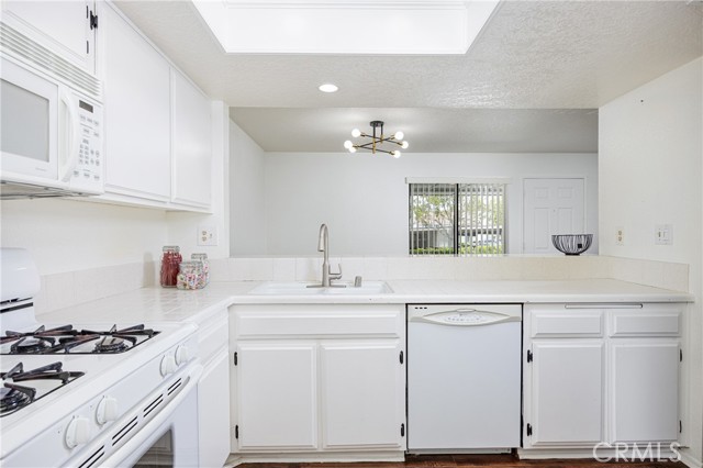 25644 Mont Pointe, Lake Forest CA: https://media.crmls.org/medias/661de753-4908-4f2a-b45d-7e8847147723.jpg