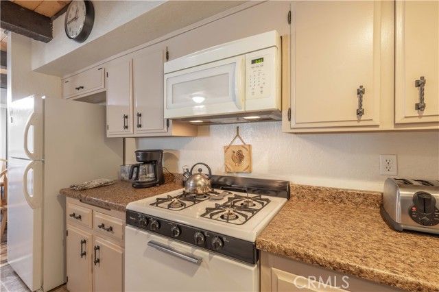 Detail Gallery Image 9 of 26 For 41935 Switzerland Dr #36,  Big Bear Lake,  CA 92315 - 2 Beds | 2 Baths