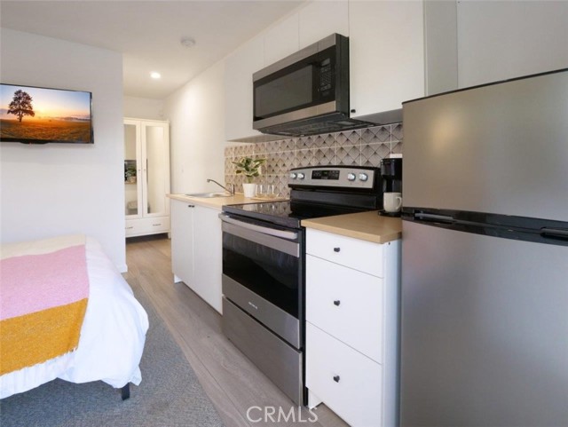 5435 W 76th Street, Los Angeles CA: https://media.crmls.org/medias/661f3c4c-5d64-4d99-814e-e5d7e5fcbc53.jpg