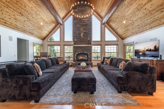 Detail Gallery Image 8 of 50 For 305 Starlight Cir, Big Bear Lake,  CA 92315 - 3 Beds | 2/1 Baths