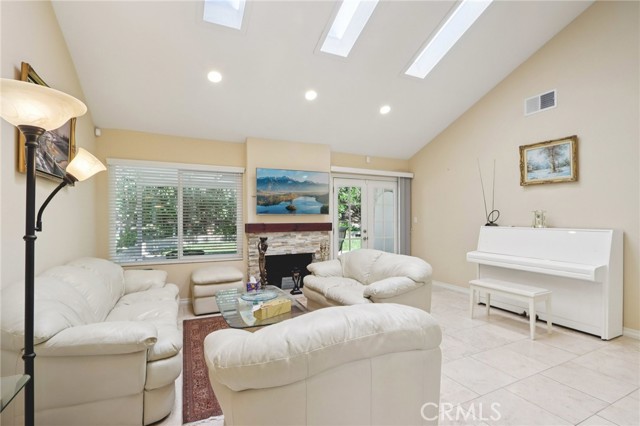 Detail Gallery Image 8 of 35 For 21811 Merridy St, Chatsworth,  CA 91311 - 2 Beds | 2 Baths