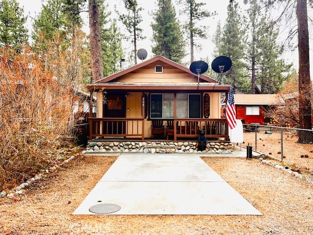 Detail Gallery Image 2 of 18 For 206 E Barker Bld, Big Bear City,  CA 92314 - 2 Beds | 1 Baths