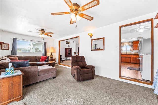 6051 Camphor Avenue, Westminster CA: https://media.crmls.org/medias/66211786-15d5-4b9e-84ec-2ef61f83e7a7.jpg