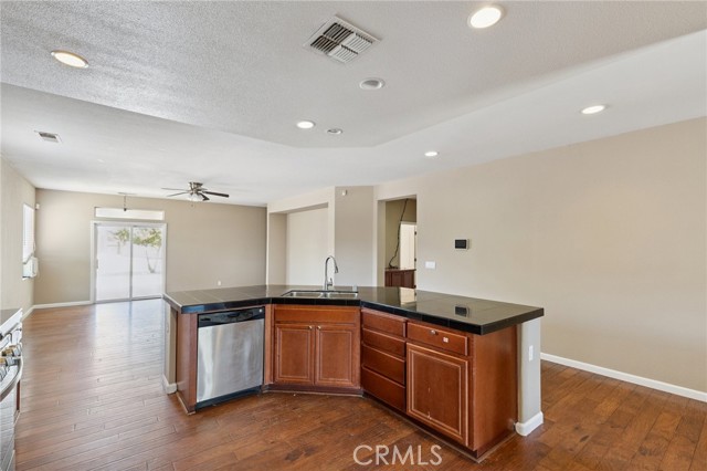 Detail Gallery Image 10 of 33 For 1531 Dome Ave, Madera,  CA 93638 - 4 Beds | 2 Baths
