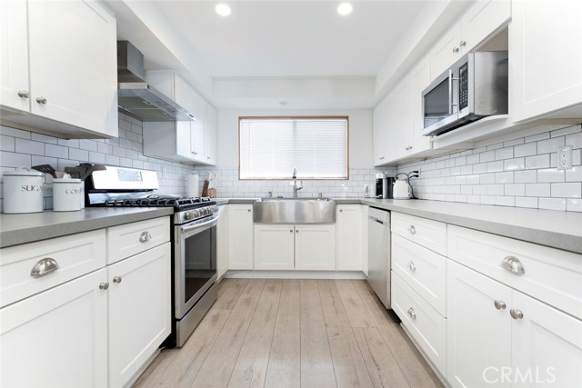 11911 Magnolia Boulevard, Valley Village CA: https://media.crmls.org/medias/6621d2c9-6165-436f-bdaa-716a8564fd12.jpg
