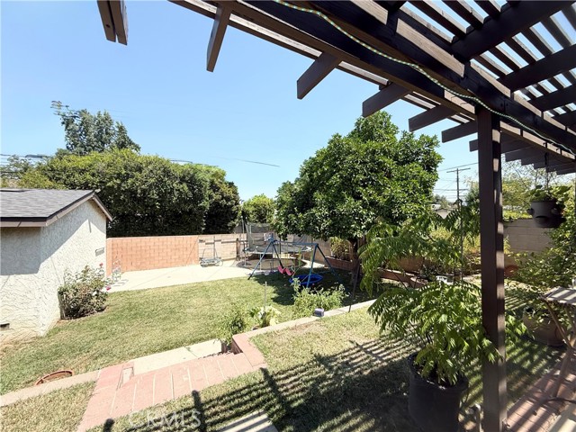 23233 Vanowen Street, West Hills CA: https://media.crmls.org/medias/66222294-2ffd-4566-9e1a-b3a32b4a1b63.jpg
