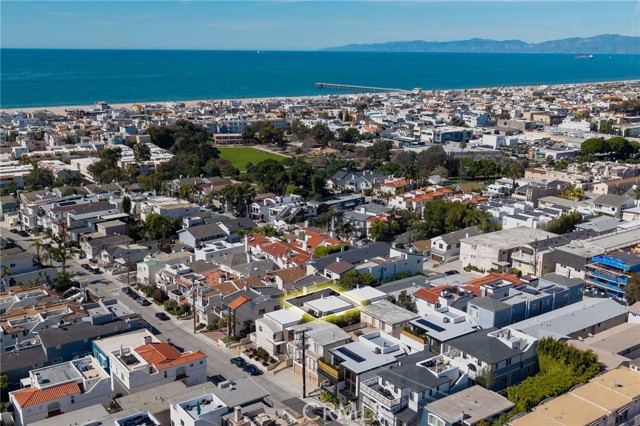 Detail Gallery Image 6 of 38 For 647 2nd, Hermosa Beach,  CA 90254 - 3 Beds | 2/1 Baths