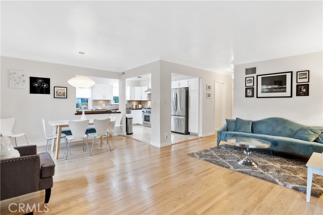 6115 Van Noord Avenue, Valley Glen CA: https://media.crmls.org/medias/66236573-0824-4b1c-bd38-bfcd32b060ea.jpg