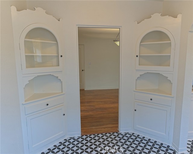 550 N 1st Avenue, Upland CA: https://media.crmls.org/medias/6623d498-94b8-4127-9920-84b13423c1f3.jpg