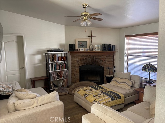 Detail Gallery Image 4 of 19 For 458 Maple Ln, Sugarloaf,  CA 92386 - 3 Beds | 2 Baths