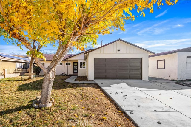 Detail Gallery Image 4 of 27 For 44054 Elm Ave, Lancaster,  CA 93534 - 4 Beds | 2 Baths