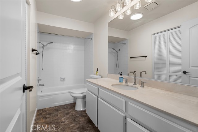 Hallway Full Bath Room