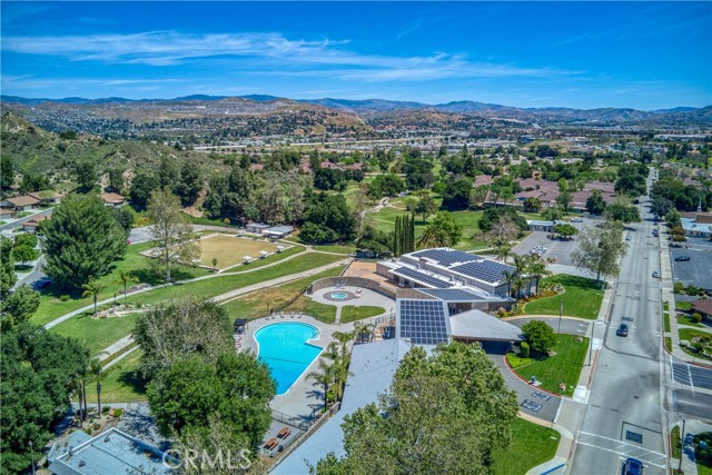 Detail Gallery Image 15 of 31 For 26741 Whispering Leaves Dr #B,  Newhall,  CA 91321 - 2 Beds | 2 Baths