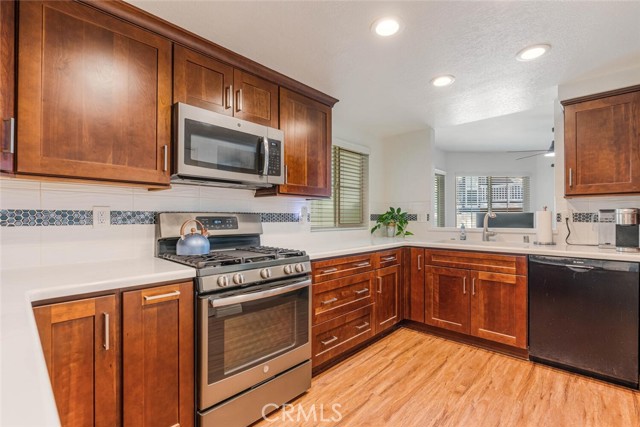 Detail Gallery Image 9 of 24 For 1878 Rory Ln #6,  Simi Valley,  CA 93063 - 2 Beds | 2/1 Baths