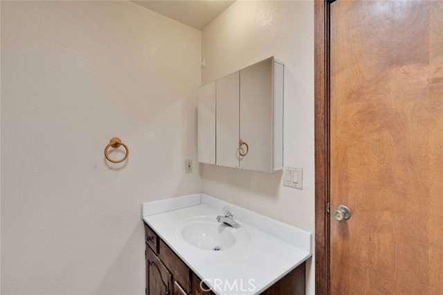 27580 Linda Vista Road, Barstow CA: https://media.crmls.org/medias/6626941b-3c3c-400e-b407-8e4fa37a716a.jpg