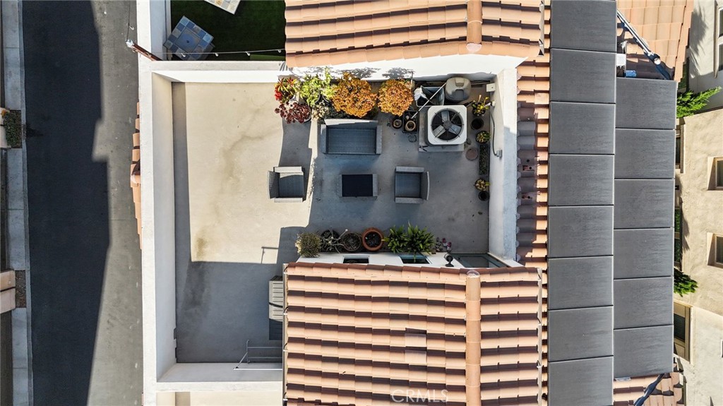https://media.crmls.org/medias/6627d72d-6b82-4f9b-a7db-1d0f35d9cc37.jpg?preset=X-Large