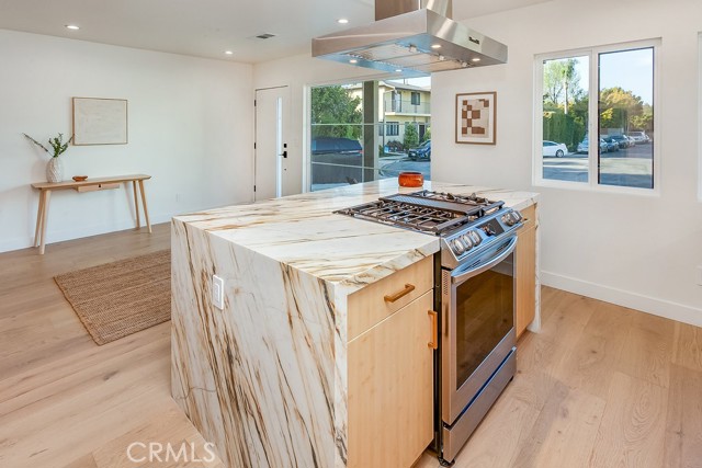 Detail Gallery Image 5 of 16 For 1000 Indiana Ave, Venice,  CA 90291 - 3 Beds | 2 Baths