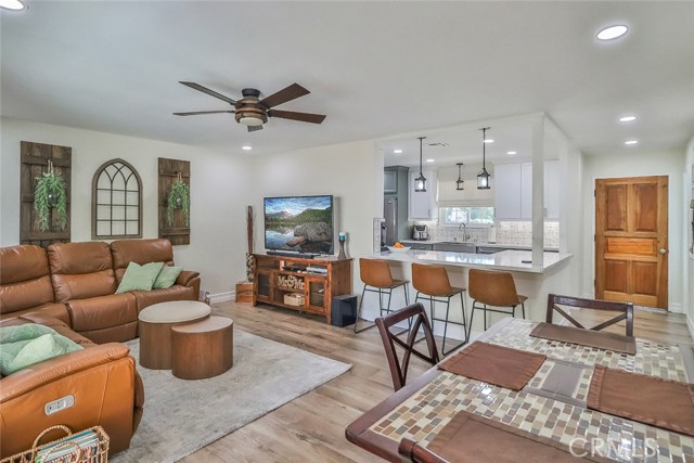 2230 Cordero Avenue, Simi Valley CA: https://media.crmls.org/medias/66286859-28c6-4384-bad0-2cb187f30389.jpg