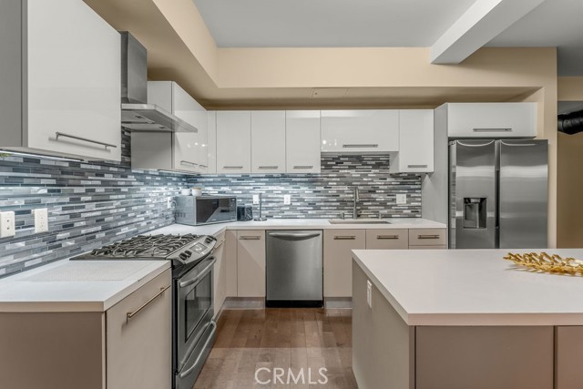 433 Pine Avenue, Long Beach CA: https://media.crmls.org/medias/6629792f-7789-4f3d-b2a3-febf0543a5b3.jpg