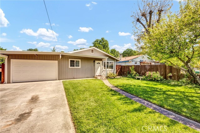 Detail Gallery Image 2 of 24 For 944 First St, Lakeport,  CA 95453 - 4 Beds | 1/1 Baths