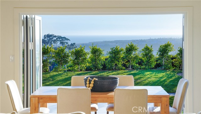 317 Calle Familia, San Clemente CA: https://media.crmls.org/medias/662b3251-8403-4902-a76a-7204b9c2f296.jpg