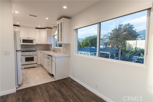 Detail Gallery Image 8 of 38 For 577 S Ramona #E, Laguna Beach,  CA 92651 - 2 Beds | 1 Baths