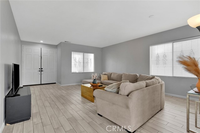 Detail Gallery Image 5 of 51 For 13673 Silversand St, Victorville,  CA 92394 - 3 Beds | 2/1 Baths