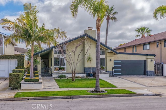 Detail Gallery Image 3 of 47 For 16672 Bolero Ln, Huntington Beach,  CA 92649 - 3 Beds | 2 Baths