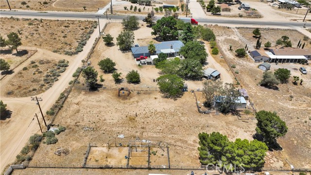 10325 Sheep Creek Road, Phelan CA: https://media.crmls.org/medias/662e4221-039e-4b7b-89df-389117e6dd17.jpg