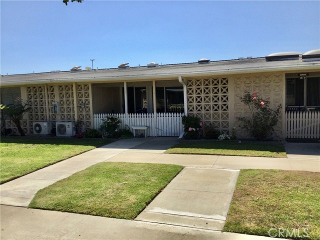 Detail Gallery Image 1 of 2 For 13611 Cedar Crest Ln., M5-99i, Seal Beach,  CA 90740 - 1 Beds | 1 Baths