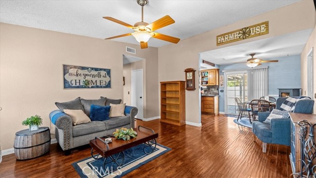 Detail Gallery Image 9 of 36 For 18432 Mindanao St, Bloomington,  CA 92316 - 3 Beds | 2 Baths