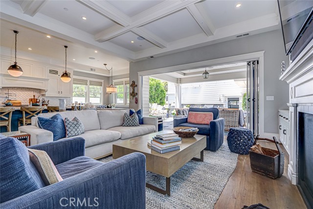Detail Gallery Image 11 of 35 For 569 33rd, Manhattan Beach,  CA 90266 - 6 Beds | 5/1 Baths